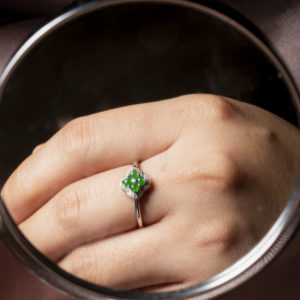 แหวนหยกเขียวดอกไม้ประดับ CZ